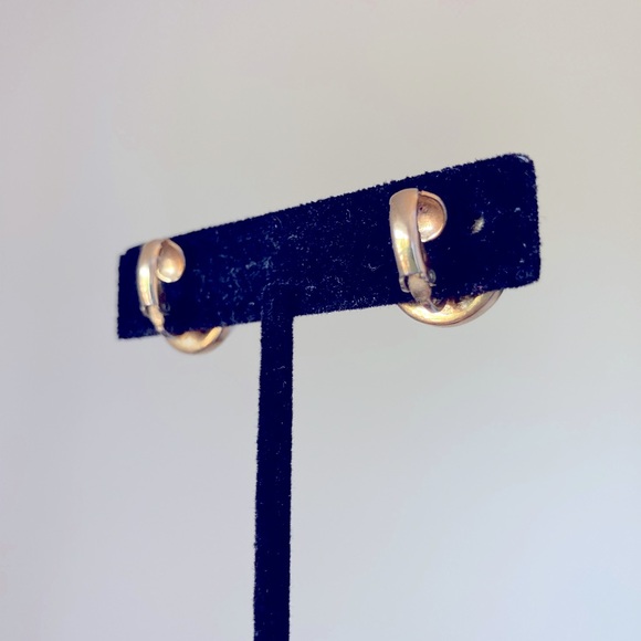 Vintage Pearl Like Clip On Earrings Women’s Earrings - Picture 4 of 5